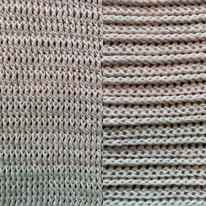 Nahaufnahme zweier nebeneinander gezeigter Häkelstiche in hellem Beige