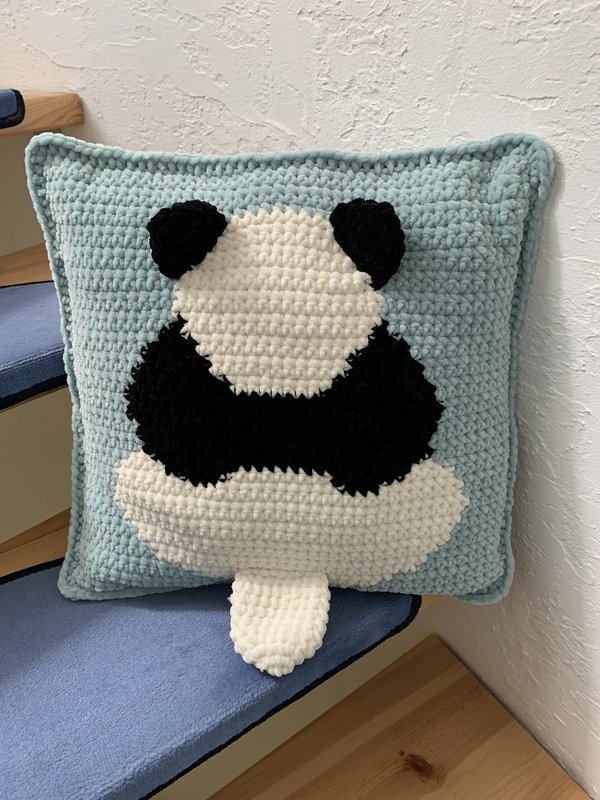 Häkelanleitung "Knuffiges Pandakissen" von Otti.Berlin