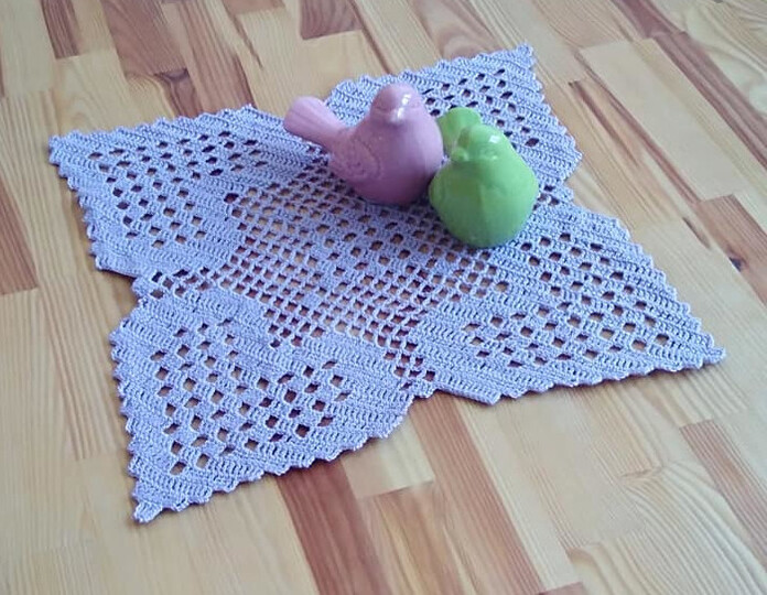 Tischläufer Herzdeckchen