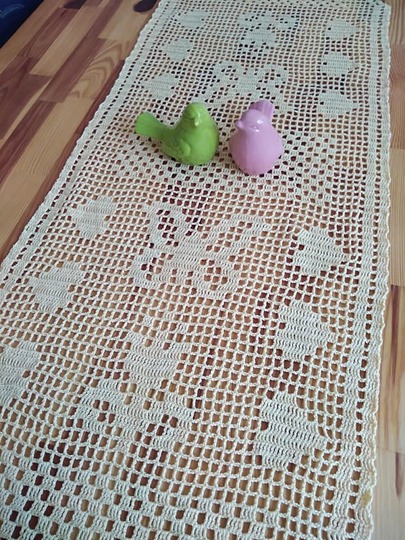 Tischläufer Herzdeckchen