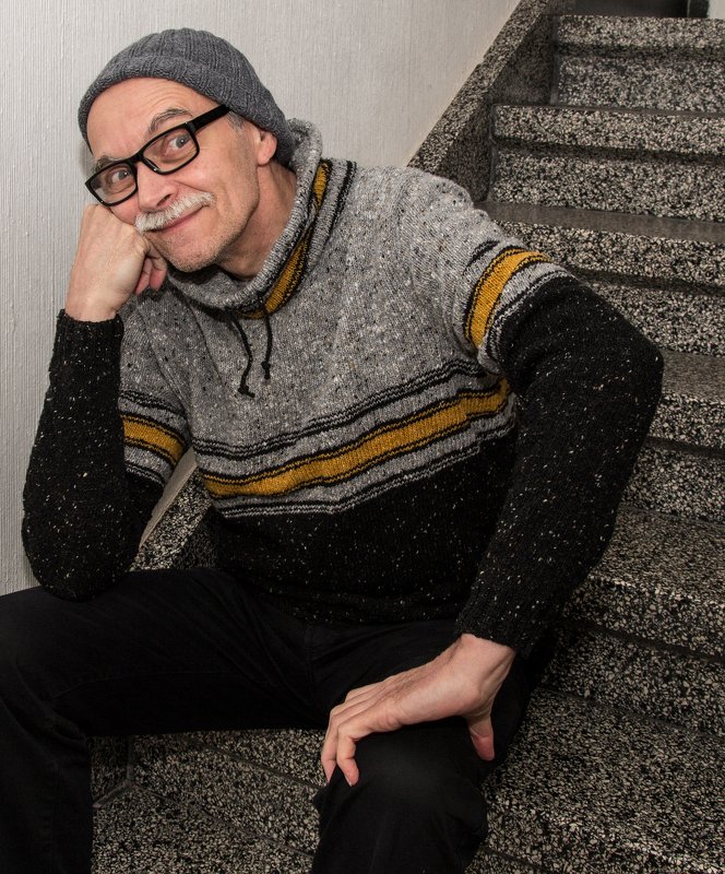 Herrenpullover mit coolem Streifen-Look