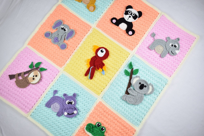 Crochet Safari friend applique blanket - 9 appliques