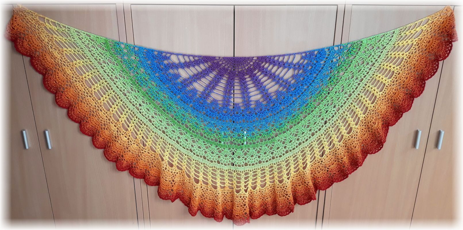 Häkelanleitung Schultertuch Halbrundtuch Rainbow - Bild 6