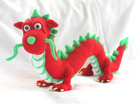 Chinesischer Drache häkeln – Henry, 50 cm mit Spieluhr-Option (DE & EN)