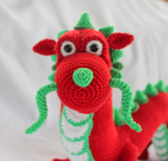 Crochet a Chinese dragon – Henry, 50 cm with optional music box (EN & DE)