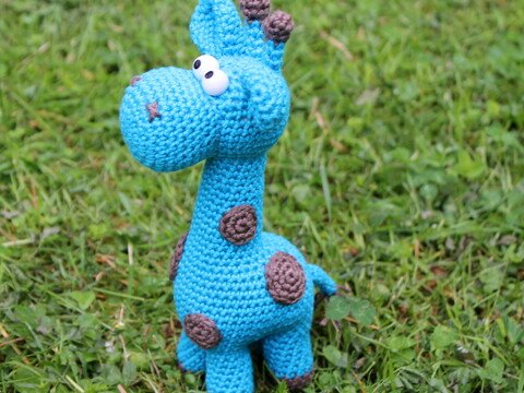 Giraffe häkeln – Beine, Körper und Hals in einem Stück (DE & EN)