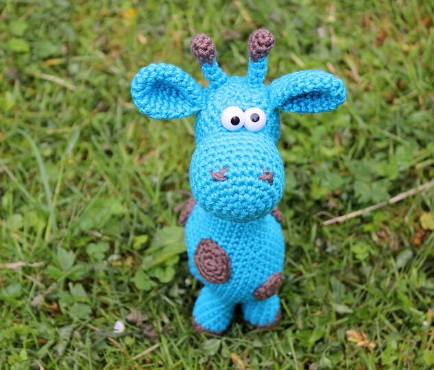 Crochet a Giraffe – legs, body and neck in one piece (EN & DE)
