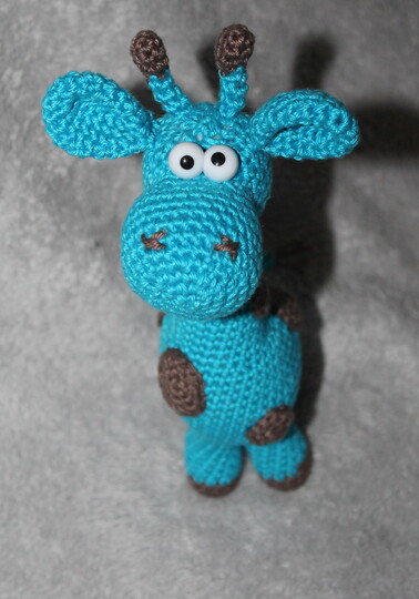 Crochet a Giraffe – legs, body and neck in one piece (EN & DE)