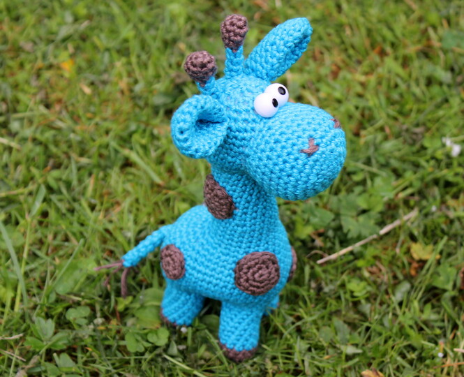 Crochet a Giraffe – legs, body and neck in one piece (EN & DE)