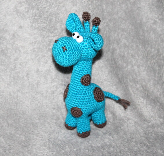 Crochet a Giraffe – legs, body and neck in one piece (EN & DE)