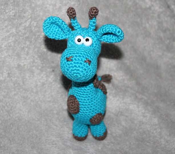 Crochet a Giraffe – legs, body and neck in one piece (EN & DE)