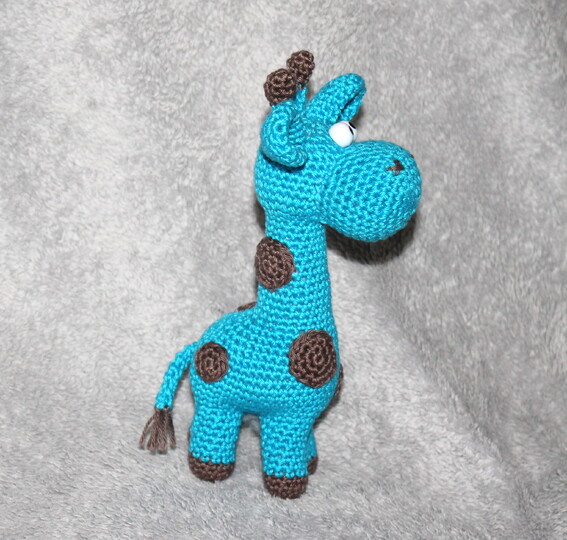 Crochet a Giraffe – legs, body and neck in one piece (EN & DE)