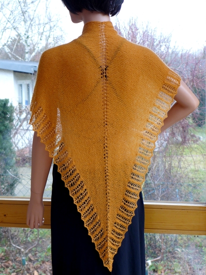 Elegantes Dreiecktuch mit Perlenspitze