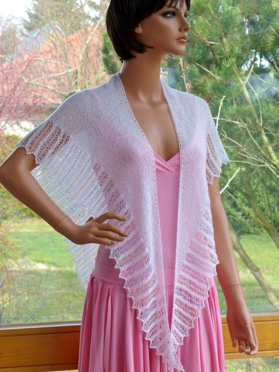 Elegantes Dreiecktuch mit Perlenspitze