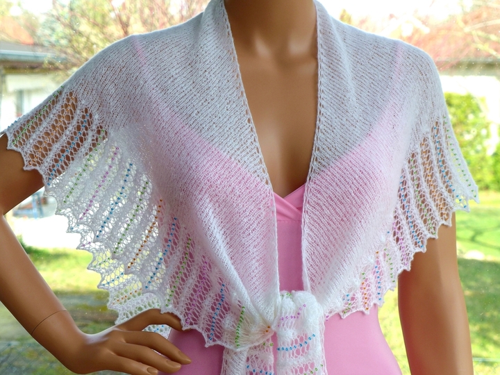 Elegantes Dreiecktuch mit Perlenspitze