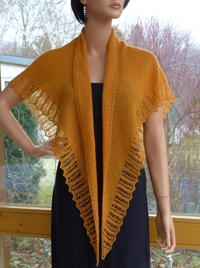 Elegantes Dreiecktuch mit Perlenspitze