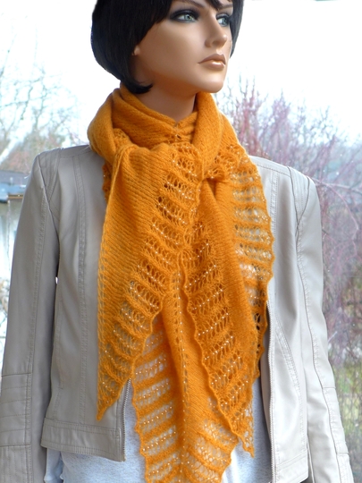 Elegantes Dreiecktuch mit Perlenspitze