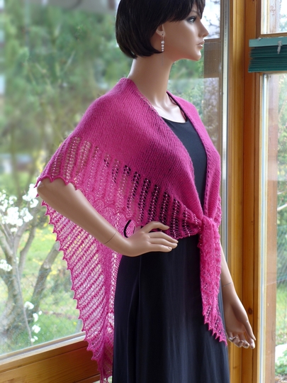 Elegantes Dreiecktuch mit Perlenspitze