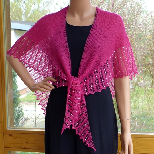 Elegantes Dreiecktuch mit Perlenspitze