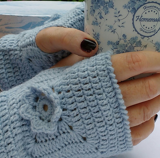 Crochet fingerless glove pattern