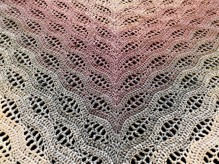 Häkelanleitung für schönes „Happywave” Dreieckstuch