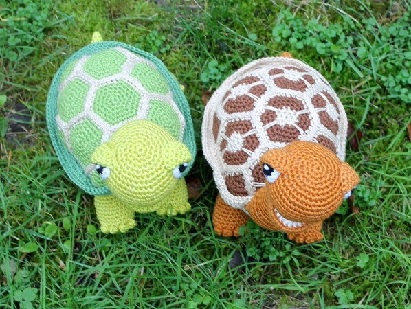 package of green and brown turtles crochet pattern english