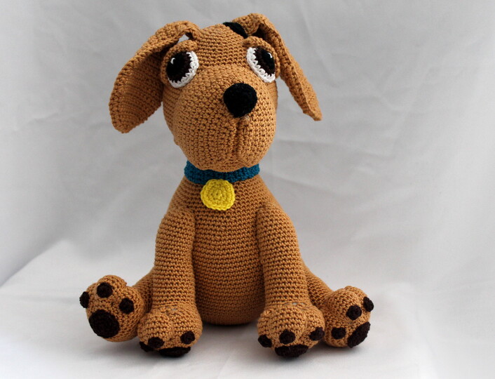 Crochet a Golden Retriever – Balu, a sitting dog with a collar (EN & DE)