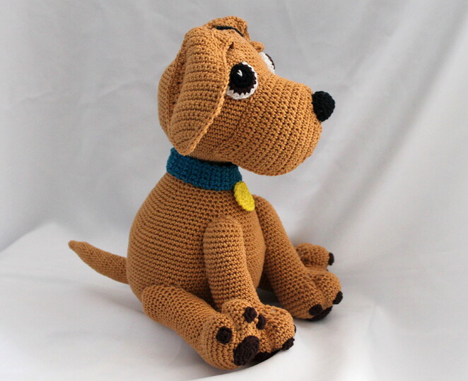 Crochet a Golden Retriever – Balu, a sitting dog with a collar (EN & DE)
