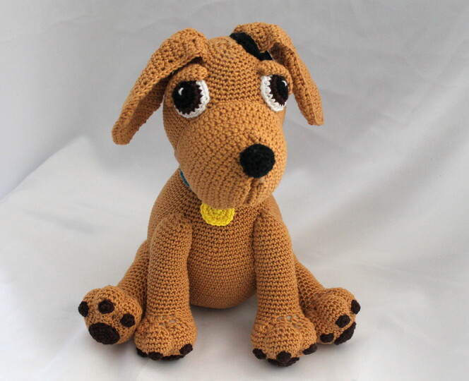 Crochet a Golden Retriever – Balu, a sitting dog with a collar (EN & DE)