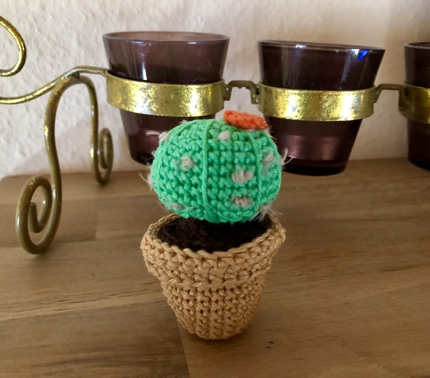 Kleiner, runder Kaktus - Nadelkissen, Deko, Schlüsselanhänger