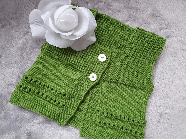 Strickanleitung für eine Babyweste in der Größe 56/62