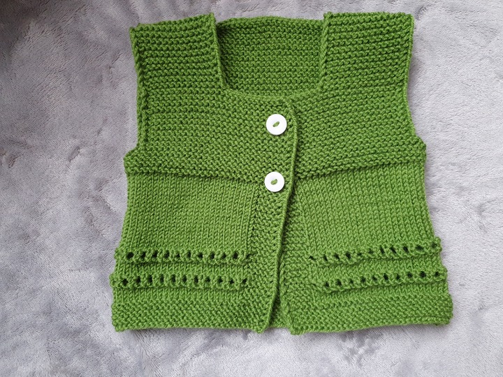 Strickanleitung für eine Babyweste in der Größe 56/62