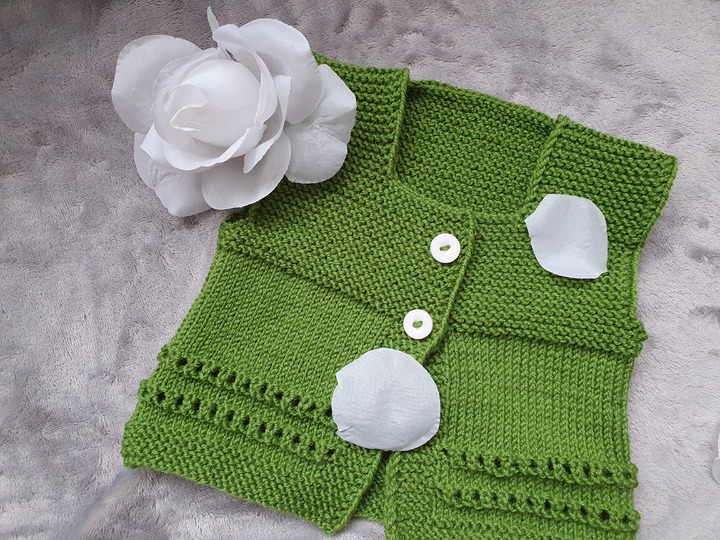 Strickanleitung für eine Babyweste in der Größe 56/62