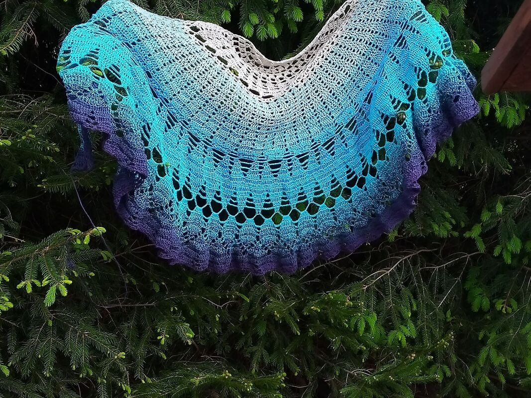 Häkelanleitung halbrundes Tuch Margarite - Bild 3