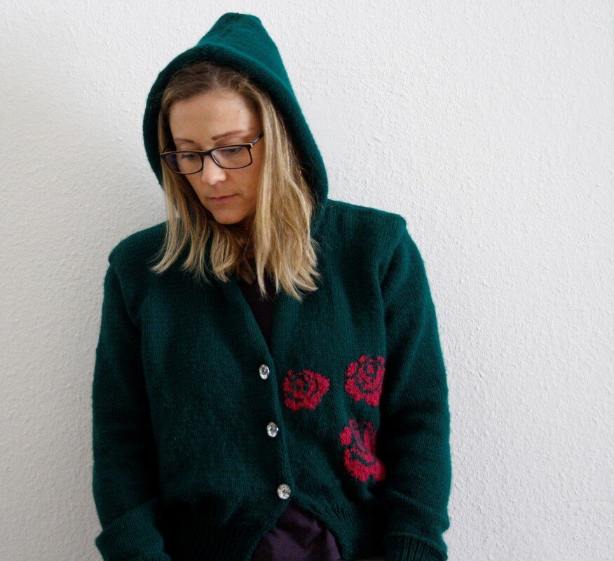 Anleitung Sportliche Jacke für Ladys, mit Kapuze und Blumen