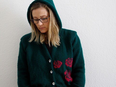 Anleitung Sportliche Jacke für Ladys, mit Kapuze und Blumen