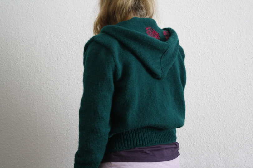 Anleitung Sportliche Jacke für Ladys, mit Kapuze und Blumen