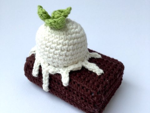 Brownie mit Eiskugel