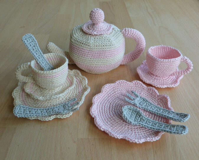 Häkelanleitung für Puppengeschirr: Kanne, Tasse, Teller, Gabel, Löffel...