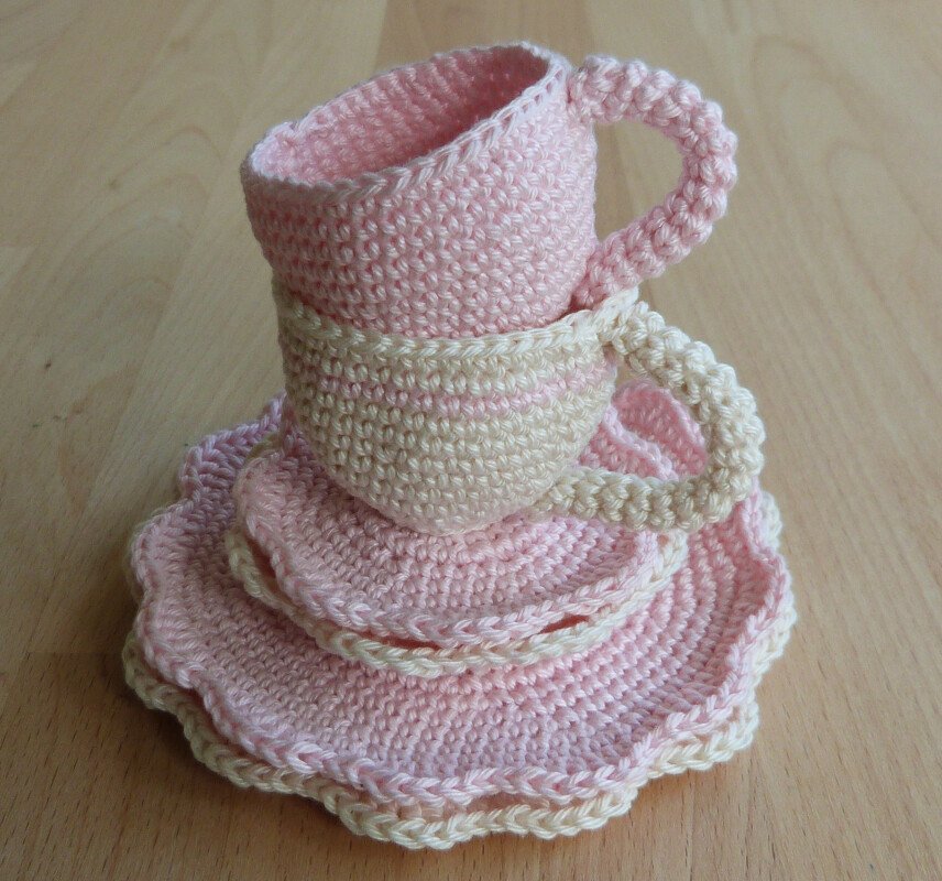 Häkelanleitung für Puppen-Kaffeegeschirr: Tasse, Untertasse, Teller, Kaffeekanne, Gabel und Löffel - Bild 2