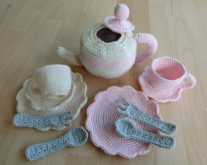 Häkelanleitung für Puppengeschirr: Kanne, Tasse, Teller, Gabel, Löffel...
