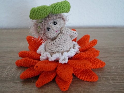 kleiner Frechdachs in Blüte Häkelanleitung