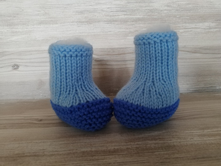 Strickanleitung Babyschuhe ohne Nadelspiel - tragbar von 0-6 Monaten- Sohlenlänge 10 cm