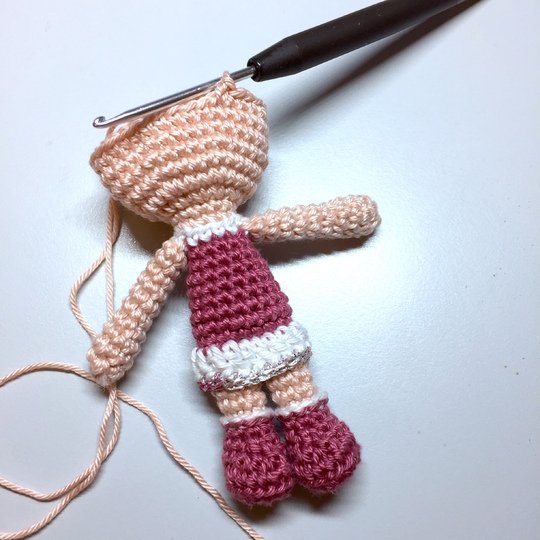 Anleitung für gehäkelte Puppe: Kathy Leya