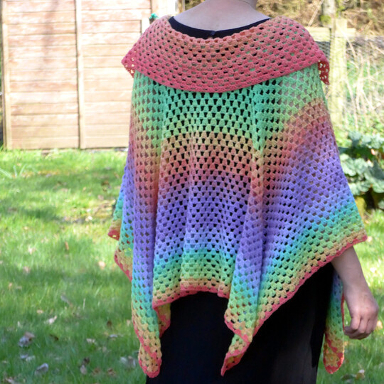 Häkelponcho "Frühlingsgefühle"