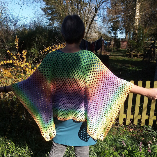 Häkelponcho "Frühlingsgefühle"