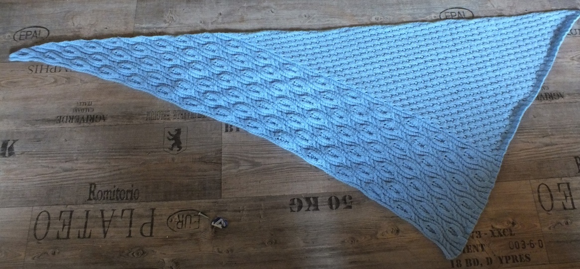 Strickanleitung Dreieckstuch asymmetrisch Blätterzopf
