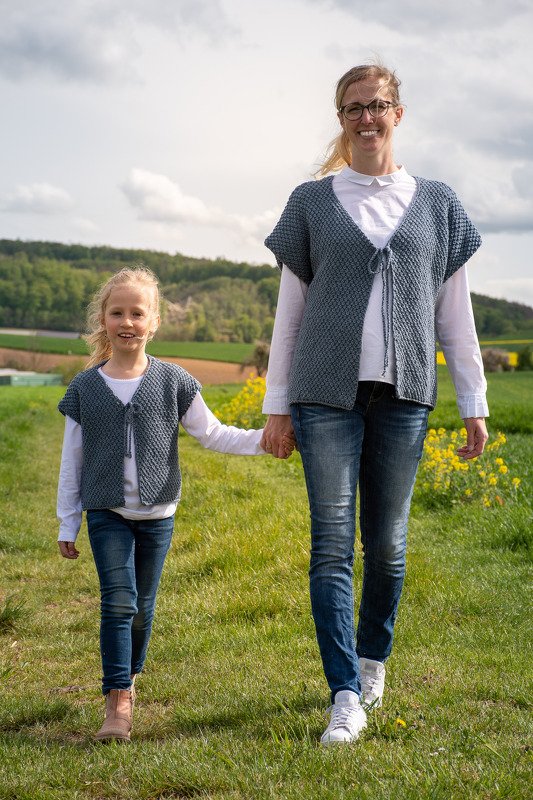 Strickanleitung Kinder und Damenweste Ella &amp; Elli in je 3 Größen