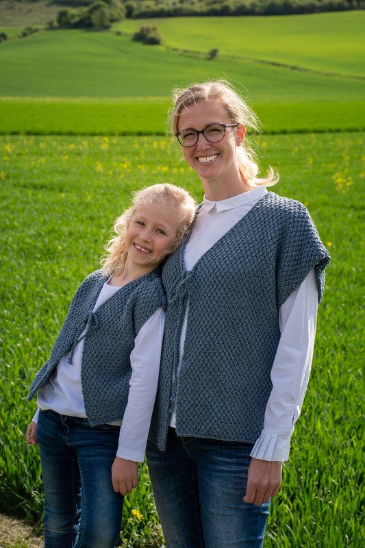 Strickanleitung Kinder und Damenweste Ella & Elli in je 3 Größen - Bild 4