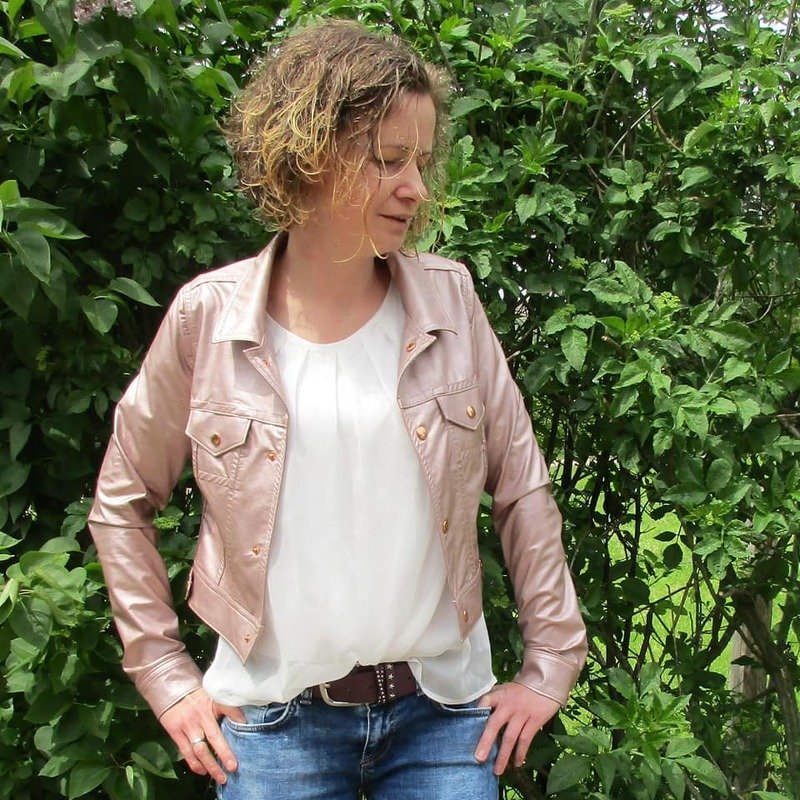 Linnea Jeansjackenschnitt mit Kappnähten von  32 - 56